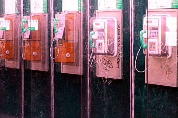 Dreckige-Budapest-Telefonzellen-Surreal